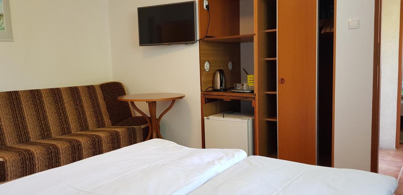 Hotel Wynajem Pokoi à Kołobrzeg Extérieur photo